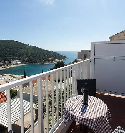 Apartment And Zora