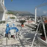 And Zora Διαμέρισμα