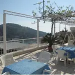 And Zora Ντουμπρόβνικ