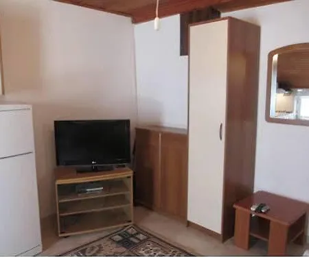 And Zora Apartment