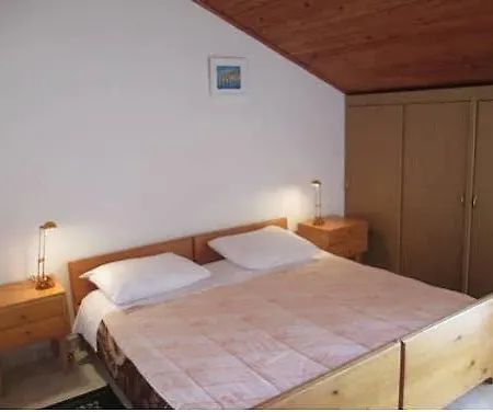 And Zora Apartmán *