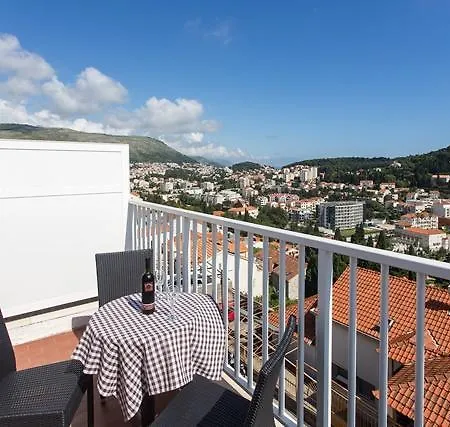 Apartament And Zora *