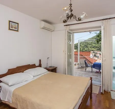 Apartament And Zora *