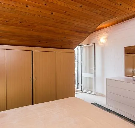 Apartament And Zora *