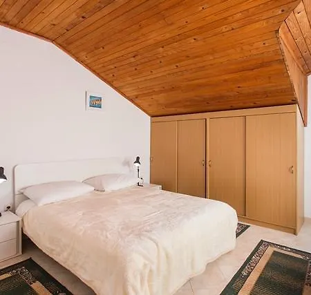 Apartament And Zora *